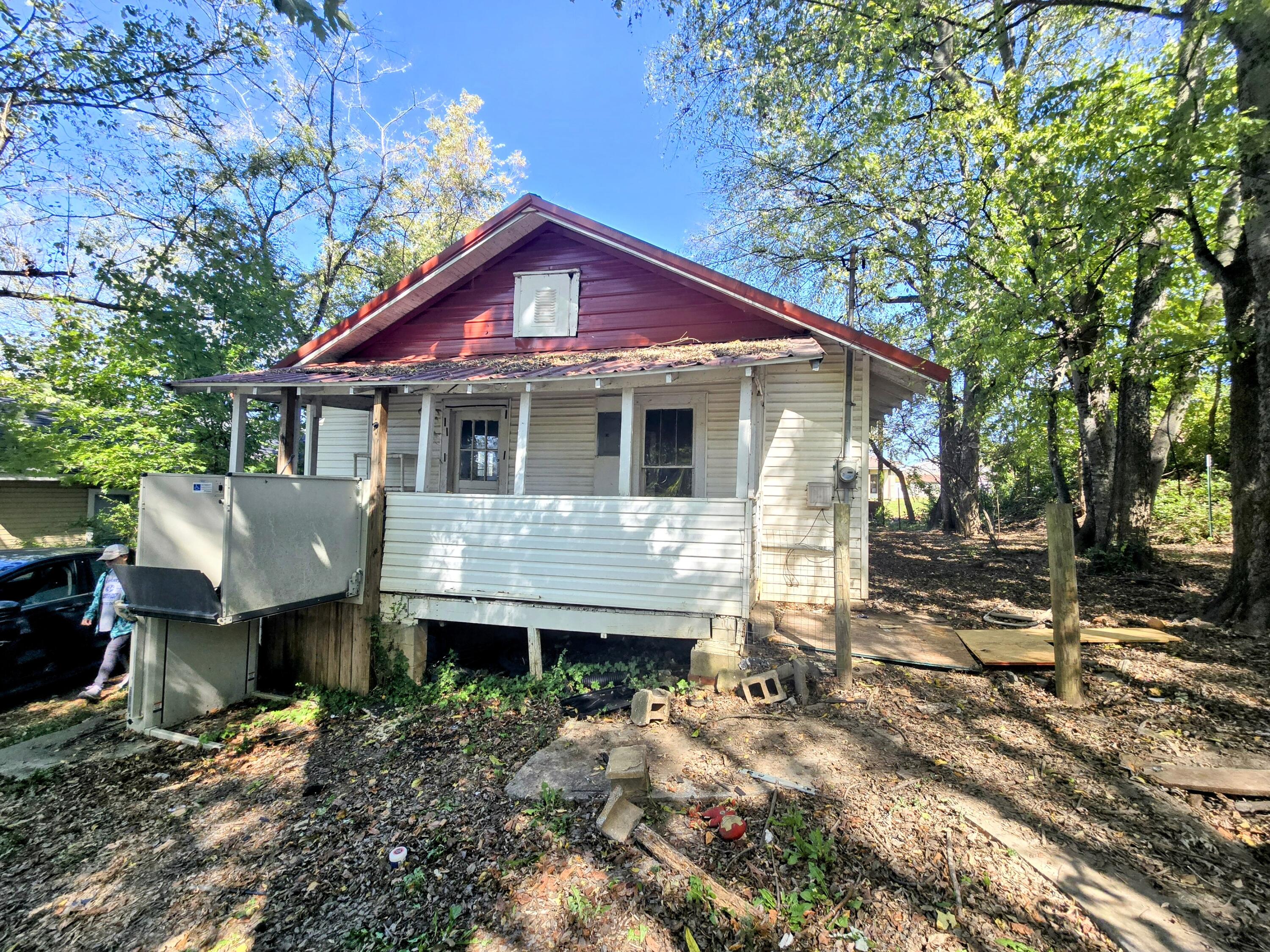 570 Inman Street East Cleveland, TN 37311 - Photo 4 of 12 20241014_131642~2