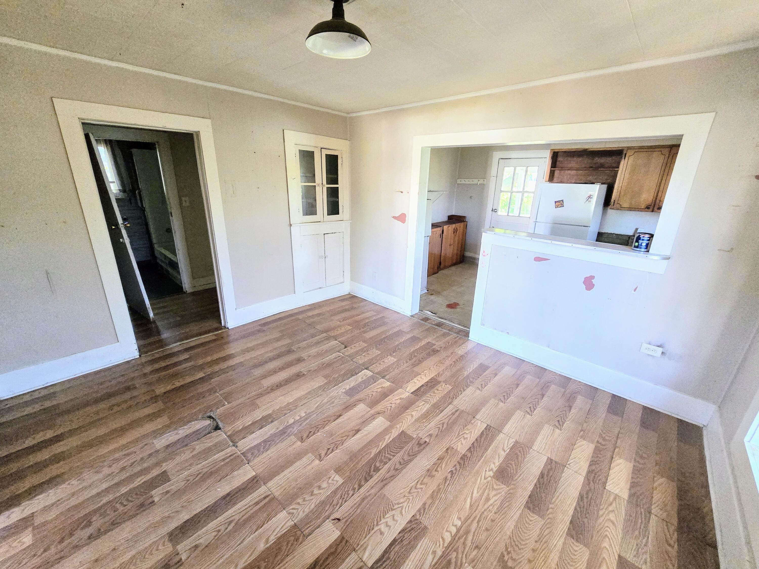 570 Inman Street East Cleveland, TN 37311 - Photo 8 of 12 20241014_131904~2