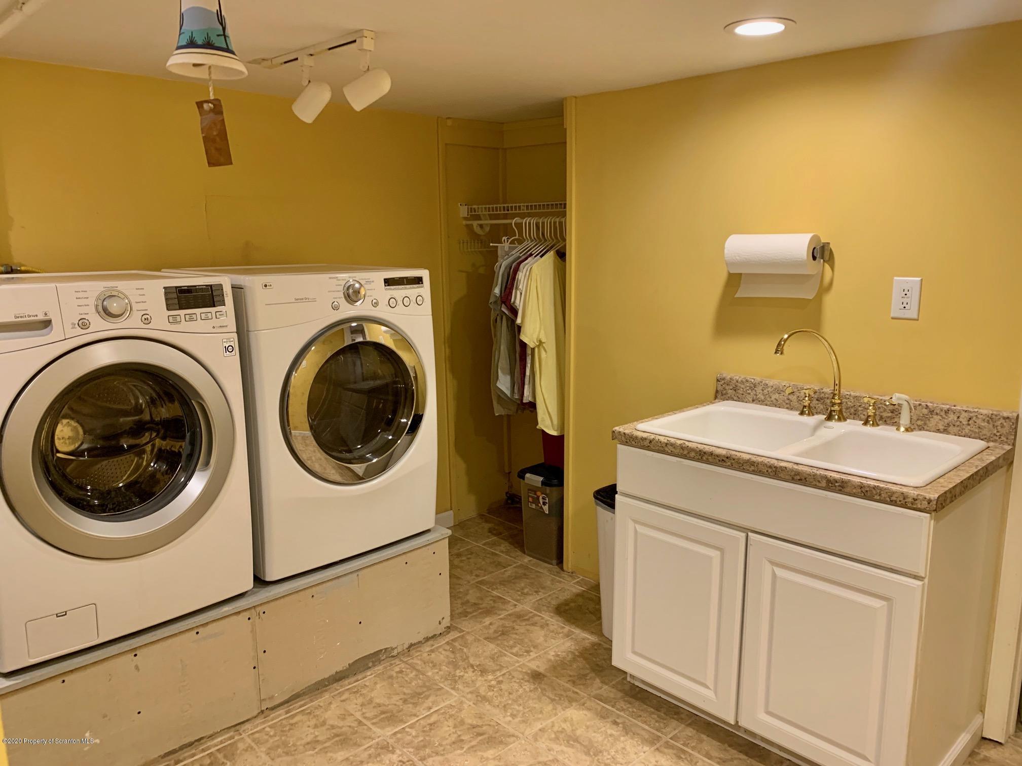1094 Rutter Avenue Kingston, PA 18704 - Photo 28 of 35 a utility room with dryer and washer