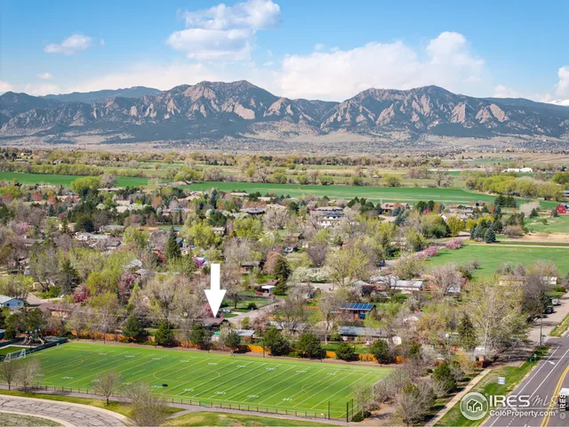 a view of outside area