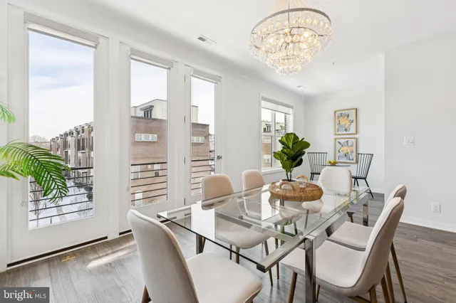 $715,000 | 4635 Charger Place, Unit 805, Chantilly, VA 20151