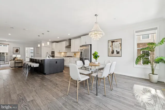 $715,000 | 4635 Charger Place, Unit 805, Chantilly, VA 20151