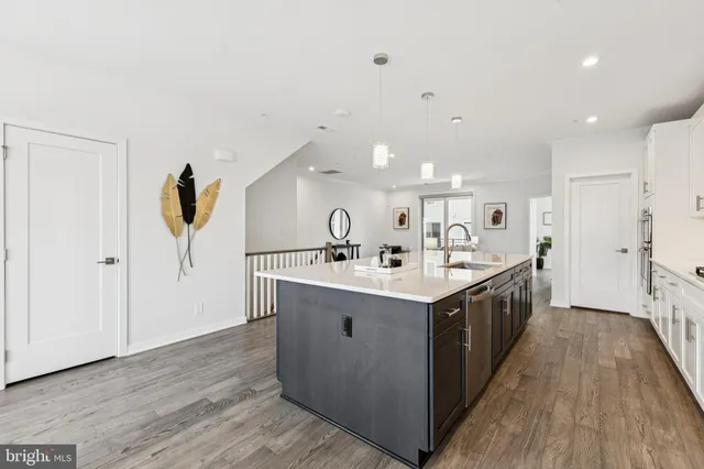 $715,000 | 4635 Charger Place, Unit 805, Chantilly, VA 20151