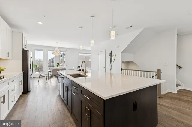 $715,000 | 4635 Charger Place, Unit 805, Chantilly, VA 20151