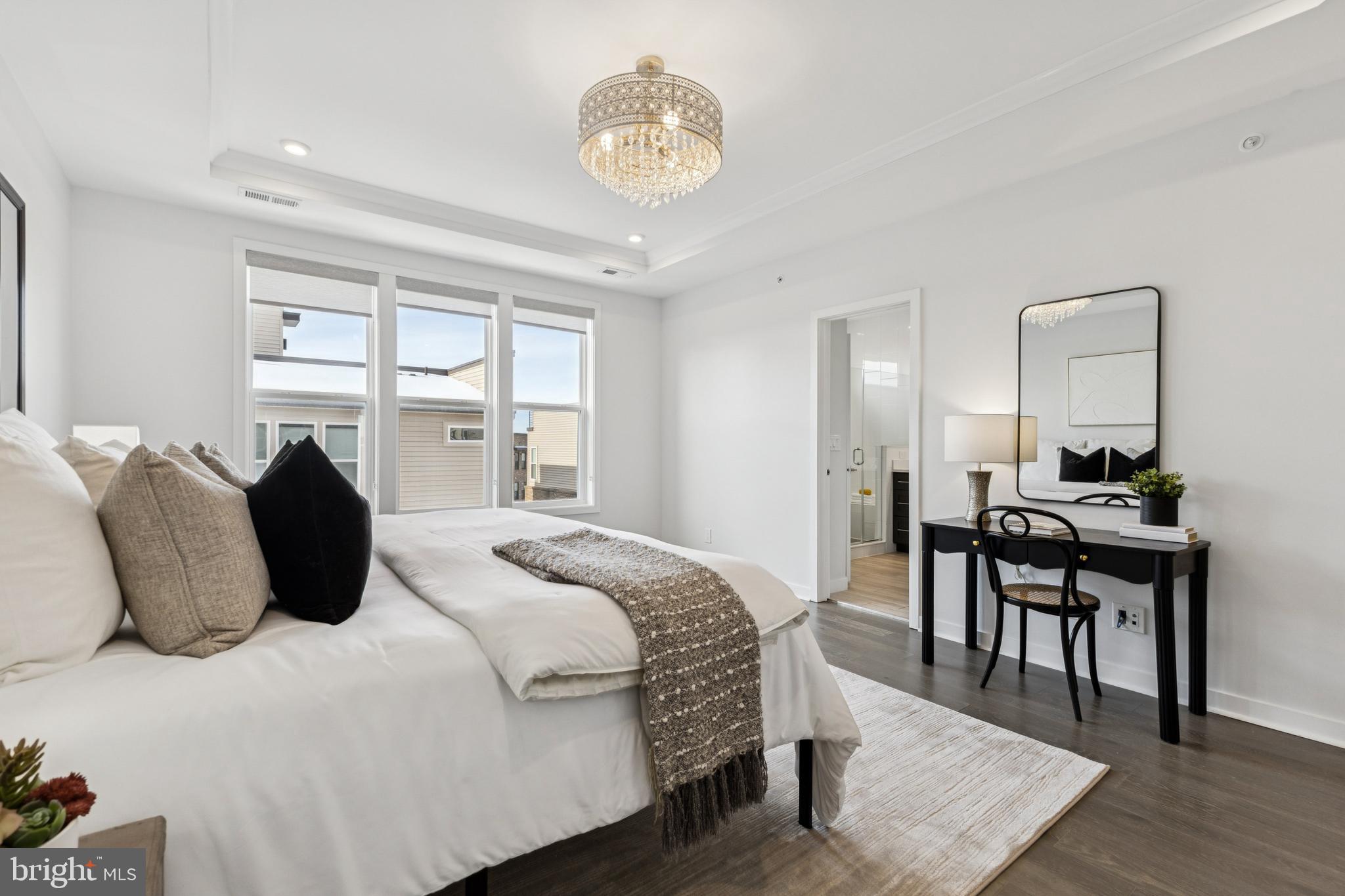 4635 Charger Place, Unit 805 Chantilly, VA 20151 - Photo 20 of 41 Primary ensuite