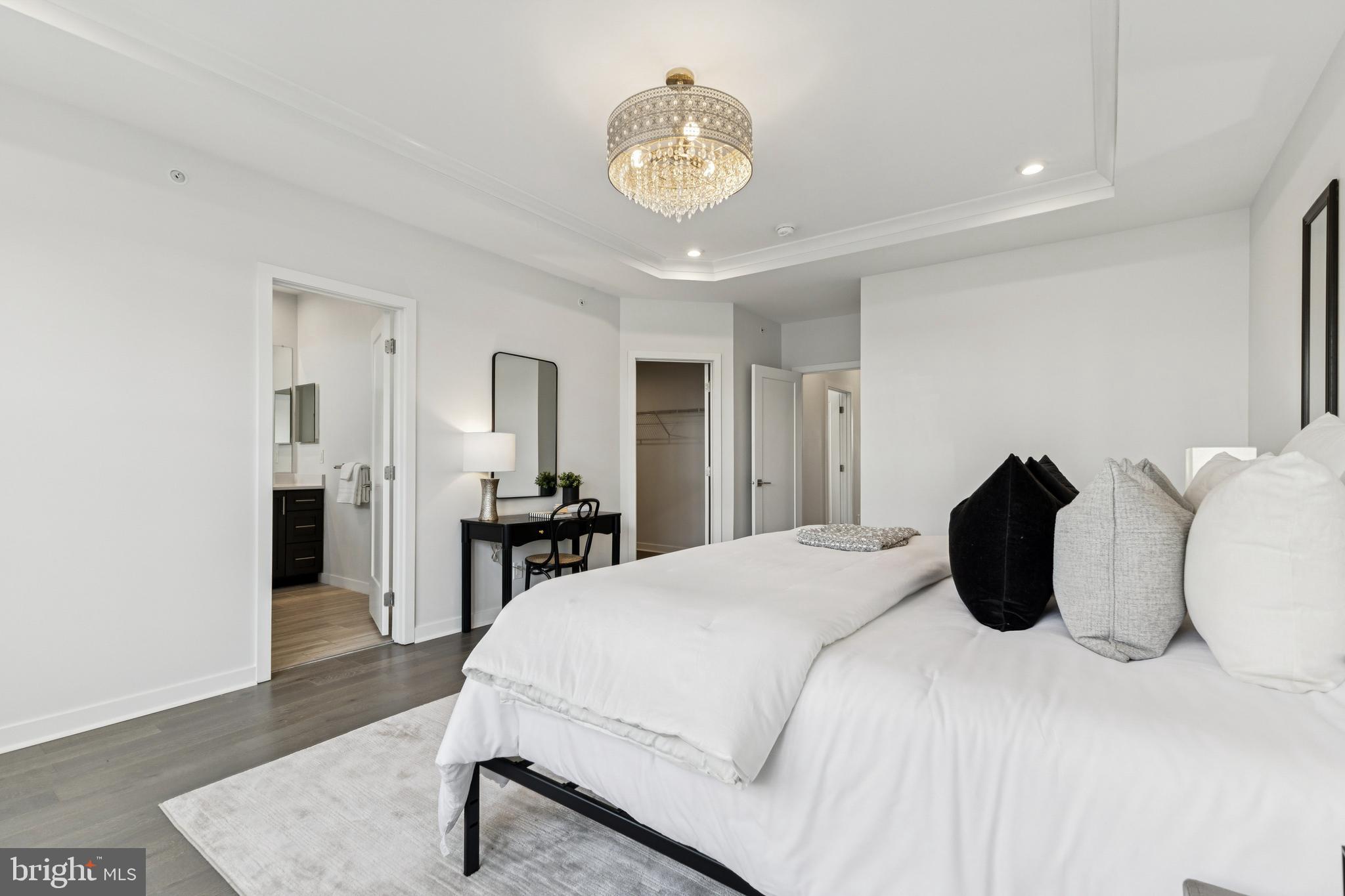 4635 Charger Place, Unit 805 Chantilly, VA 20151 - Photo 21 of 41 Primary ensuite