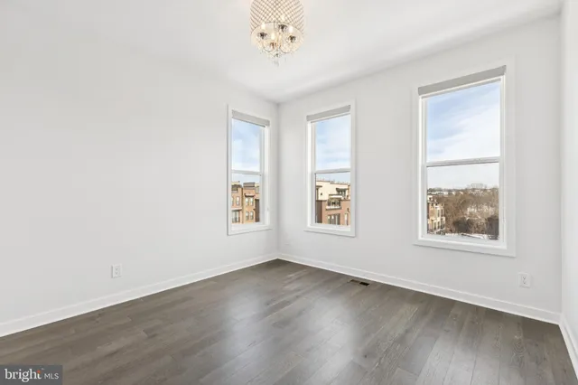 $715,000 | 4635 Charger Place, Unit 805, Chantilly, VA 20151