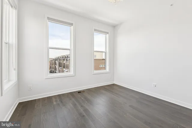 $715,000 | 4635 Charger Place, Unit 805, Chantilly, VA 20151