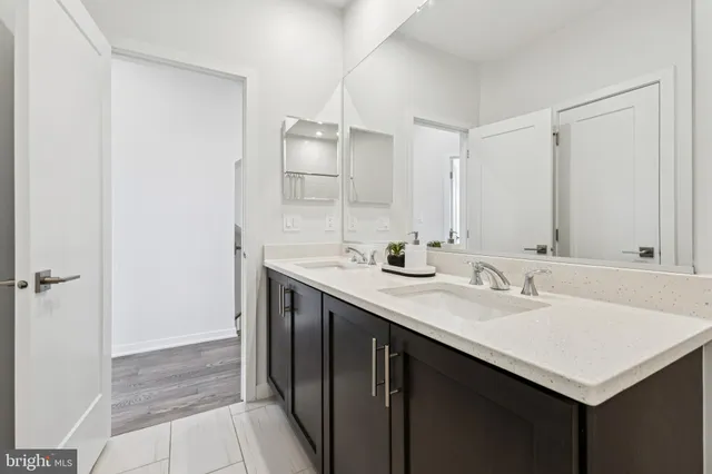 $715,000 | 4635 Charger Place, Unit 805, Chantilly, VA 20151