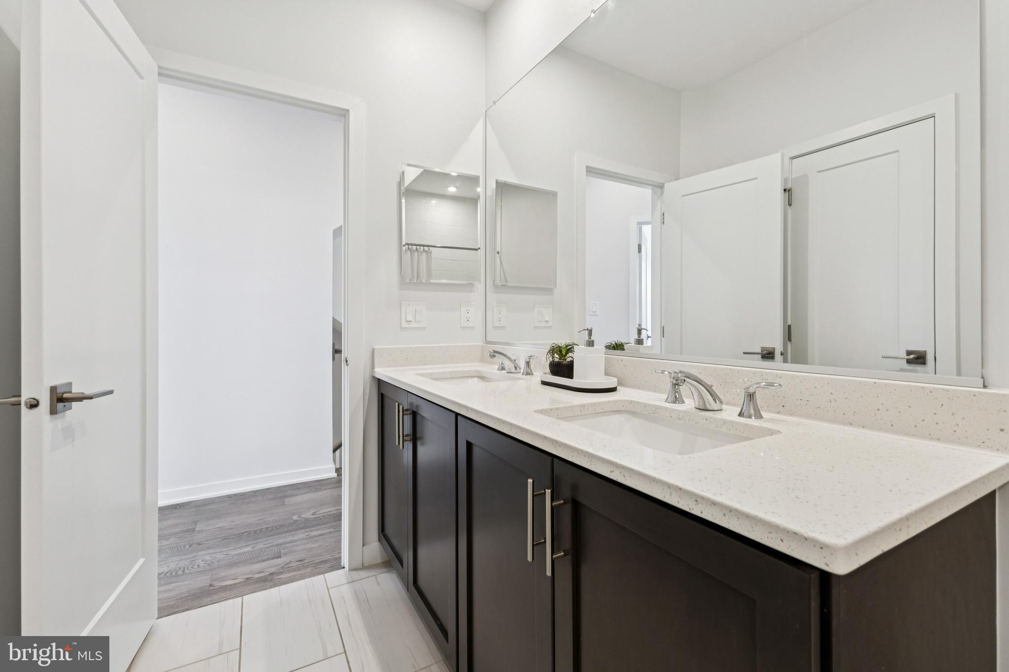 4635 Charger Place, Unit 805 Chantilly, VA 20151 - Photo 29 of 41 Bedroom-level full bath