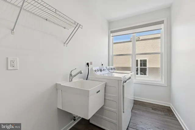 $715,000 | 4635 Charger Place, Unit 805, Chantilly, VA 20151