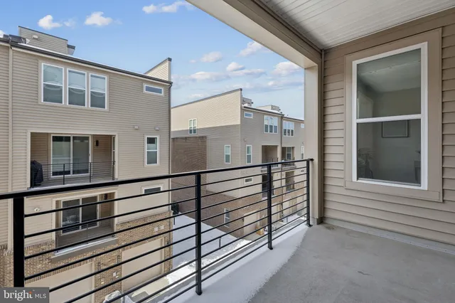 $715,000 | 4635 Charger Place, Unit 805, Chantilly, VA 20151