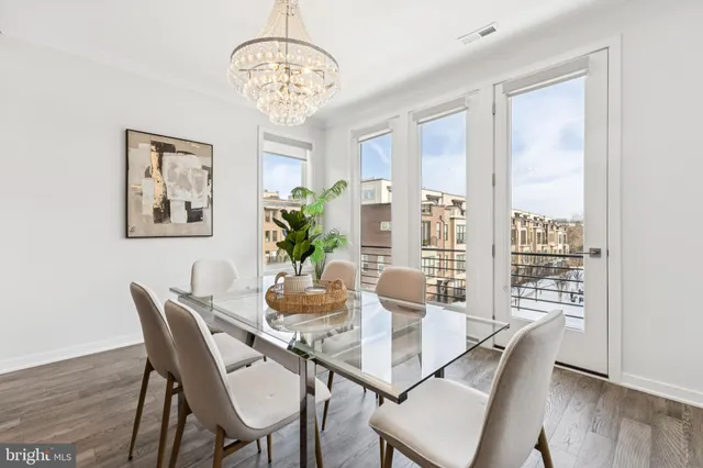 $715,000 | 4635 Charger Place, Unit 805, Chantilly, VA 20151