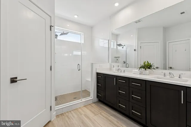 $715,000 | 4635 Charger Place, Unit 805, Chantilly, VA 20151