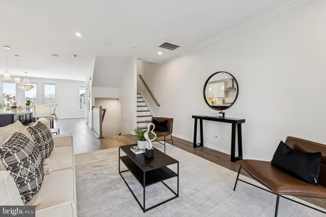 $715,000 | 4635 Charger Place, Unit 805, Chantilly, VA 20151