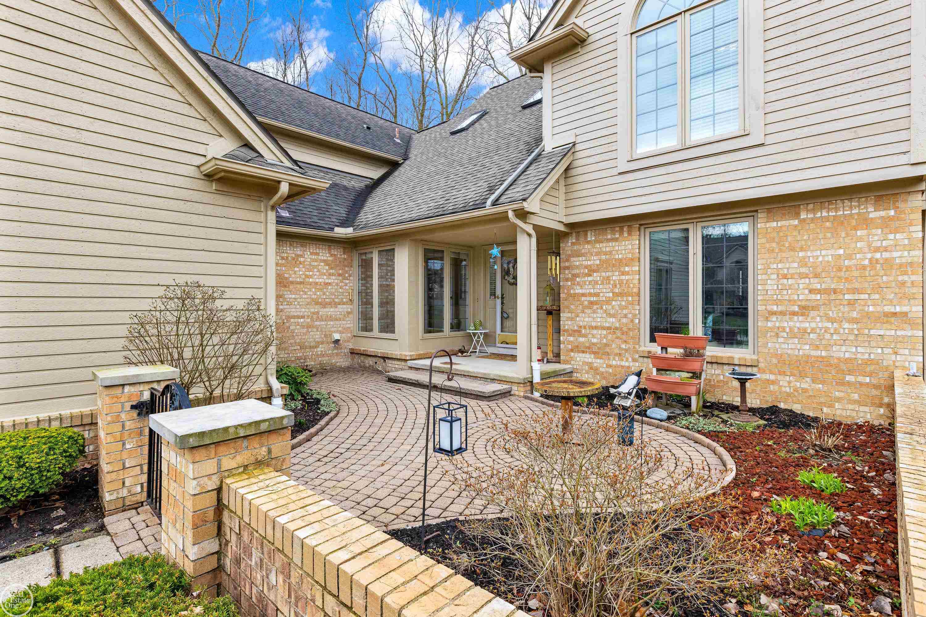 52103 Southview Ridge Macomb, MI 48042 - Photo 2 of 49 50137701-28df7eb4-c940-4cb9-81d2-85bfd0b1e182.JPG