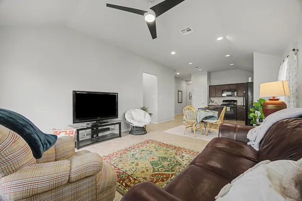 $1,800 | 425 Spiny Lizard Lane, San Marcos, TX 78666