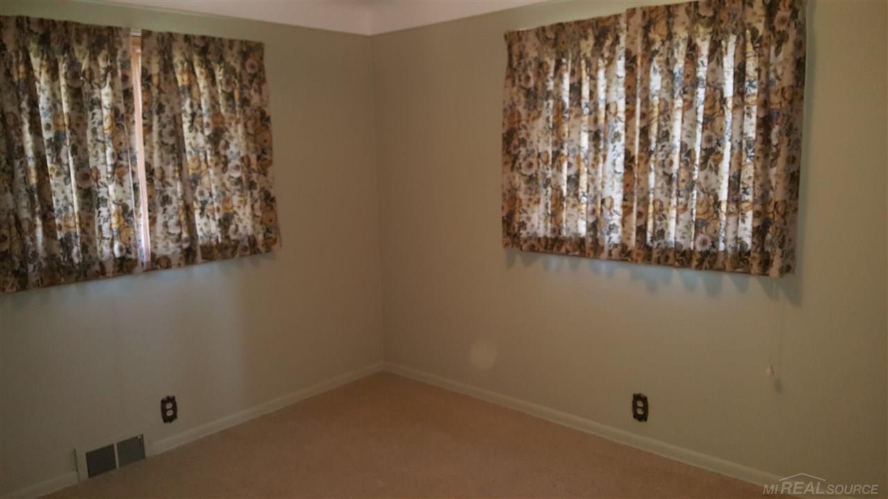 16319 21 Mile Road Macomb, MI 48044 - Photo 9 of 12 31309971-8.JPG