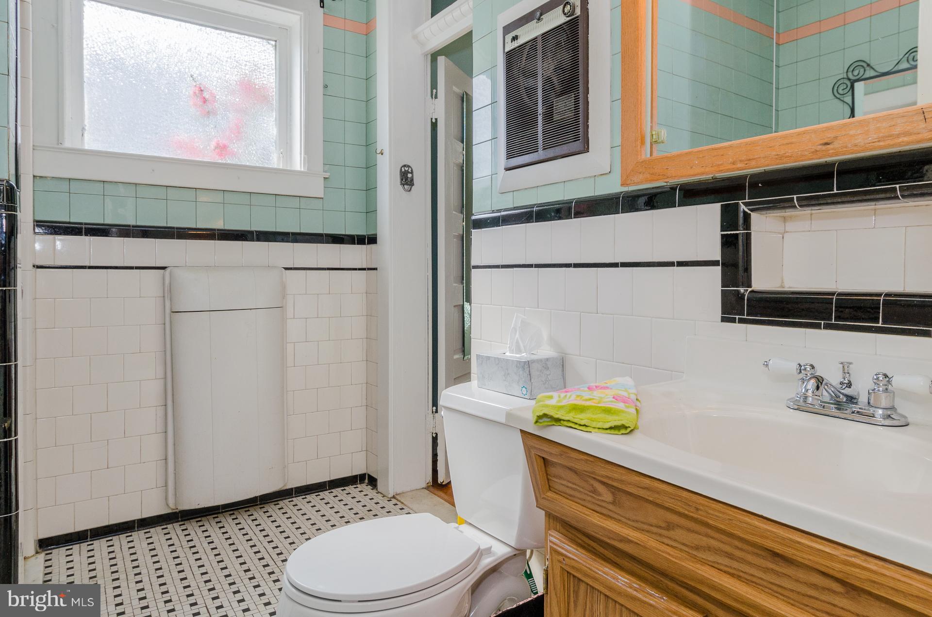 2502 Erdman Avenue Baltimore, MD 21213 - Photo 9 of 30 Unit 1 Bath