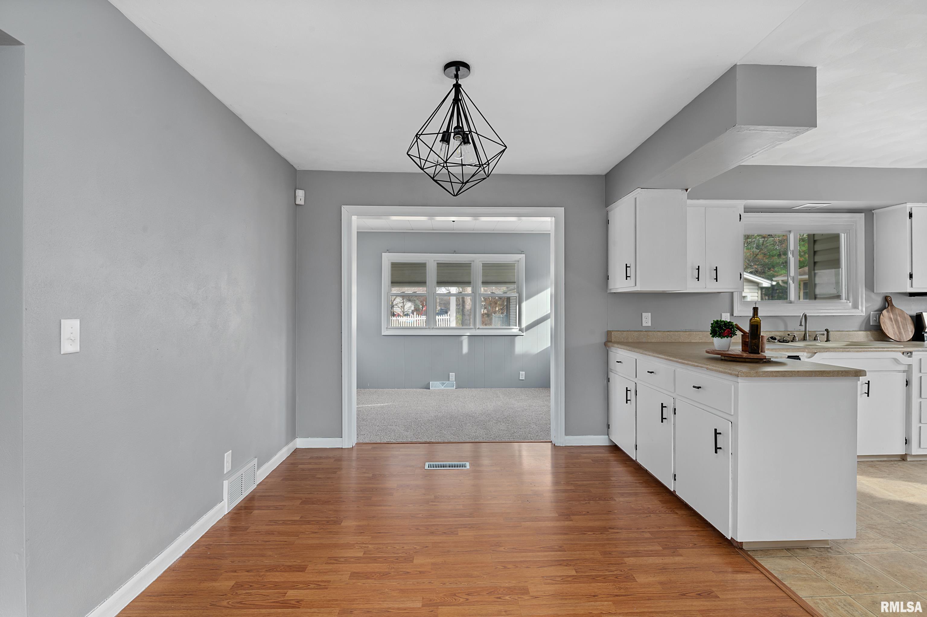 2408 3rd Street Moline, IL 61265 - Photo 4 of 23 Gallery Image 4