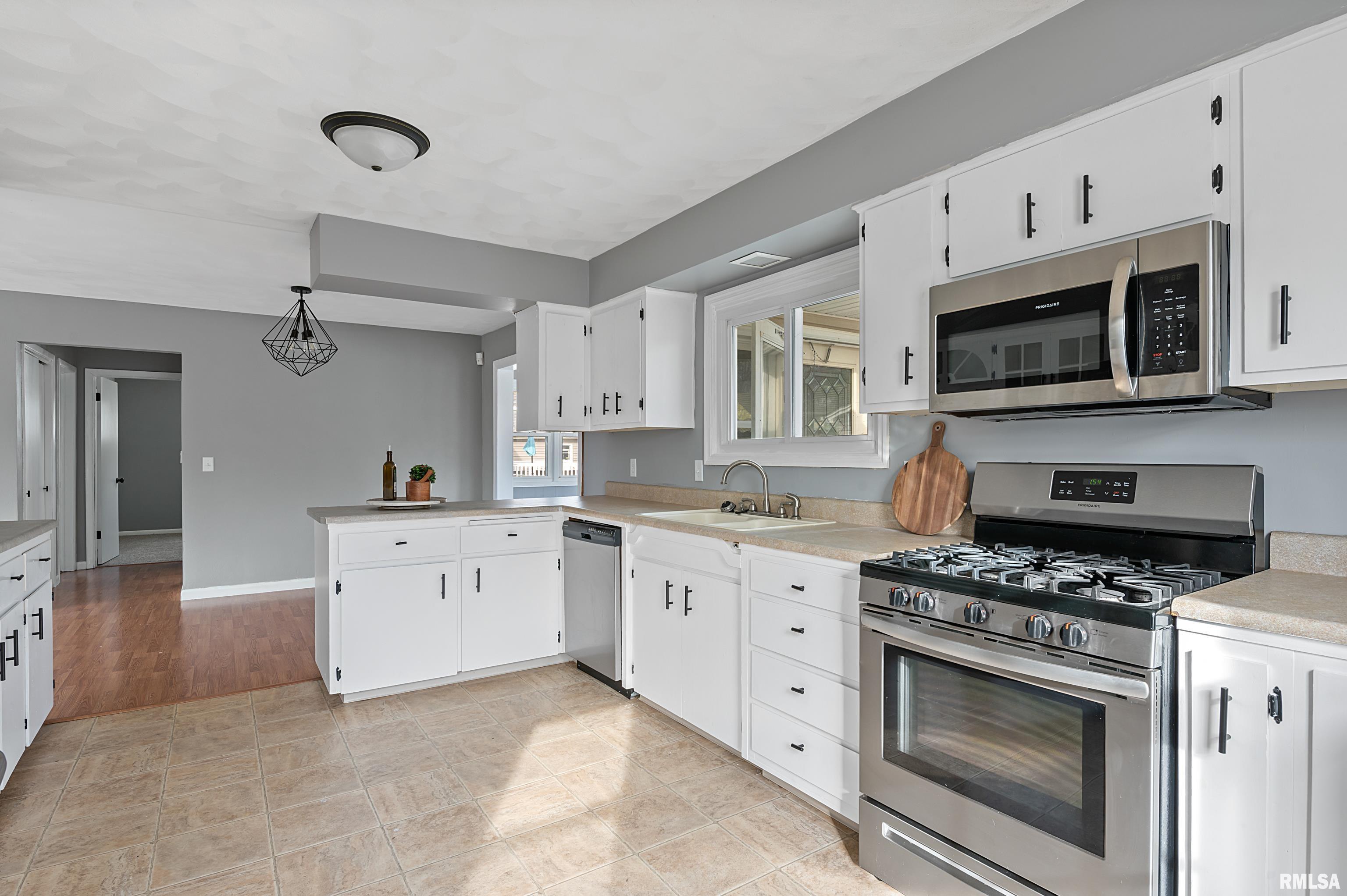 2408 3rd Street Moline, IL 61265 - Photo 6 of 23 Gallery Image 6