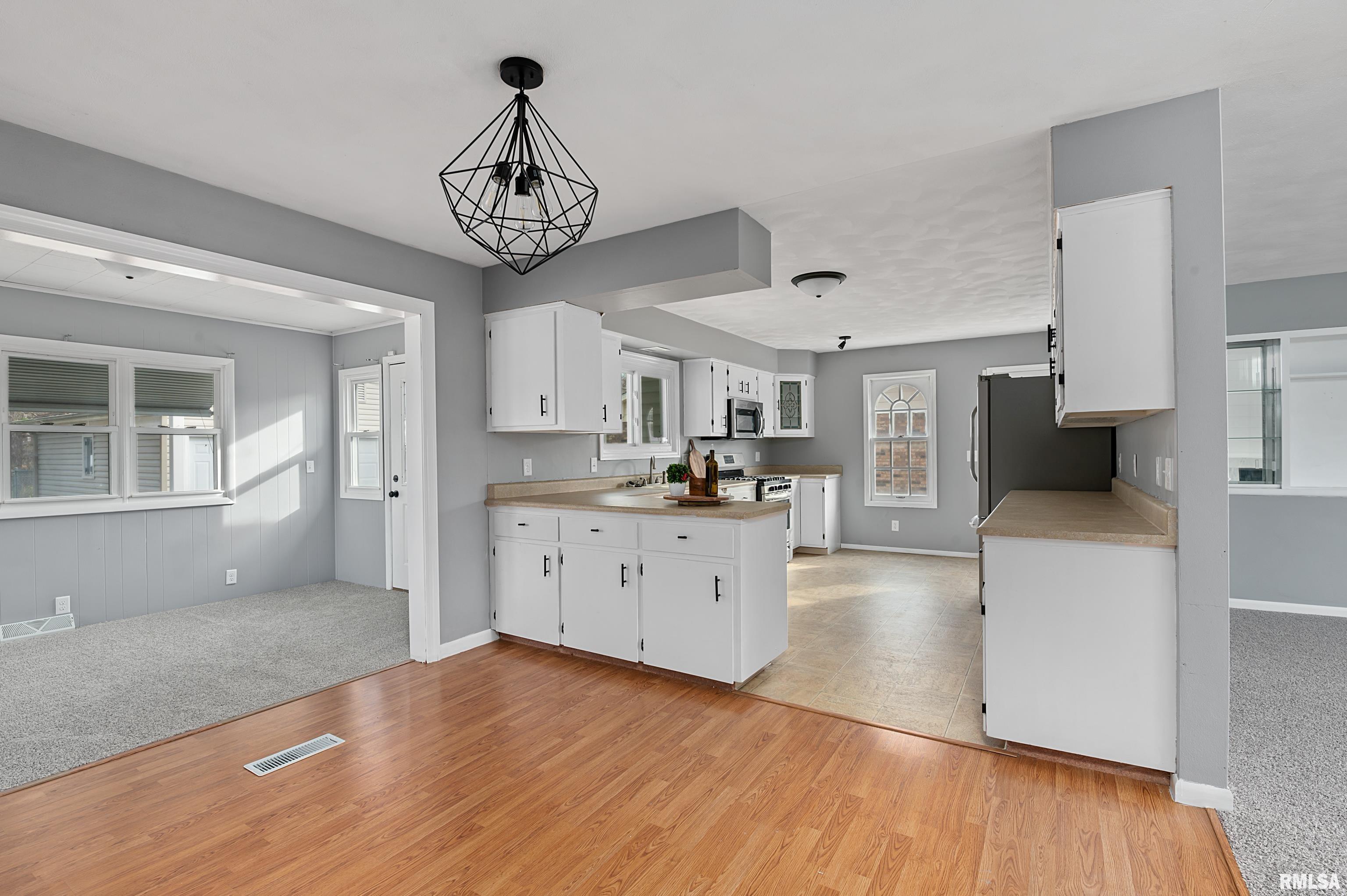2408 3rd Street Moline, IL 61265 - Photo 7 of 23 Gallery Image 7