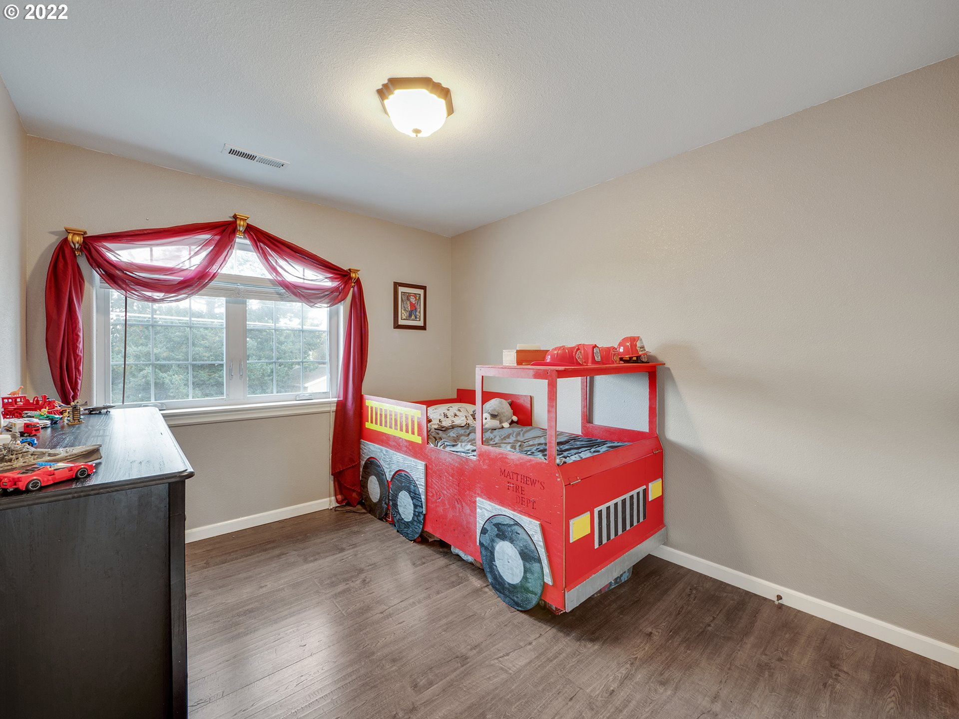 795 Brown Street Woodburn, OR 97071 - Photo 17 of 30 a bedroom with bed and a window