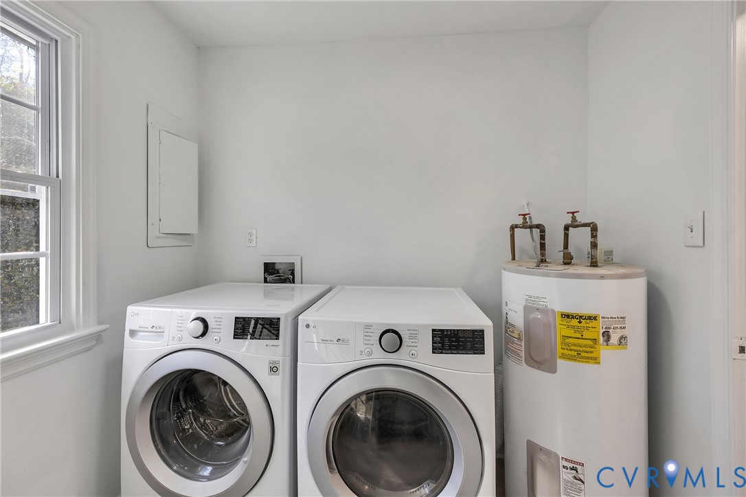 9099 Mossy Brook Road Mechanicsville, VA 23116 - Photo 24 of 29 a utility room with dryer and washer