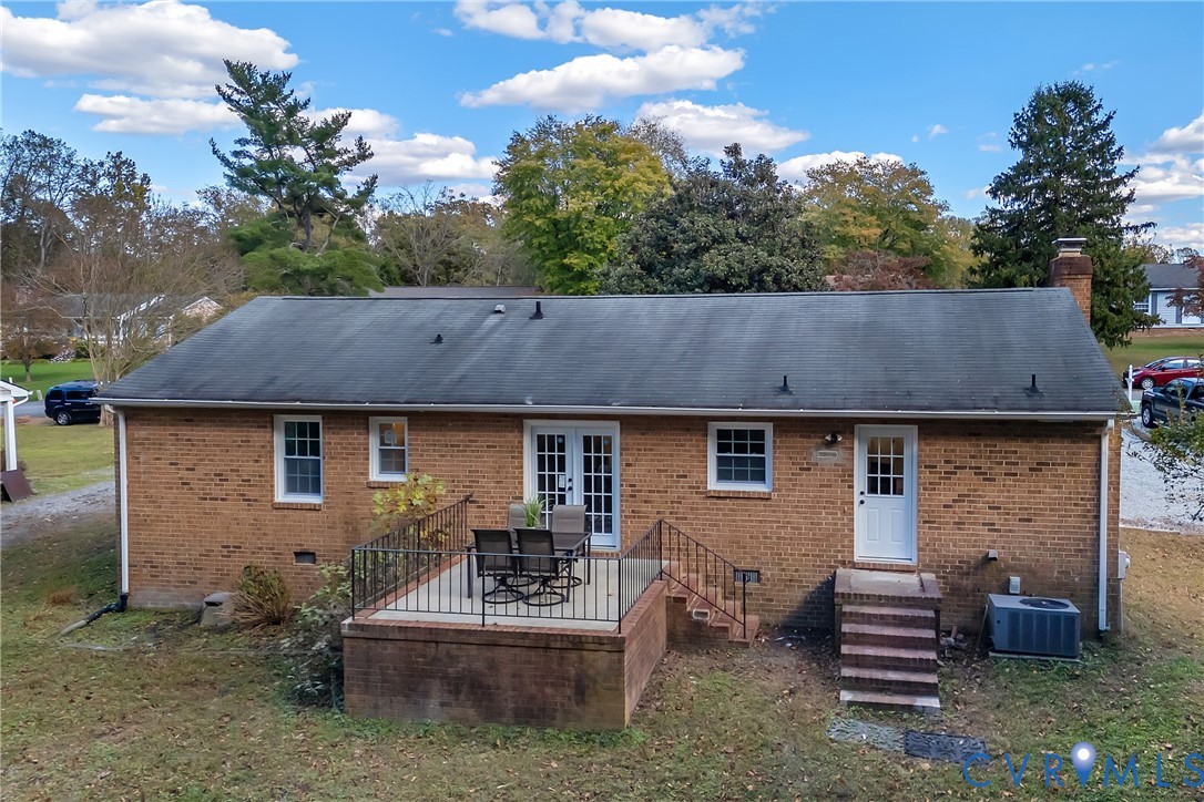 9099 Mossy Brook Road Mechanicsville, VA 23116 - Photo 27 of 29 a front view of a house with garden