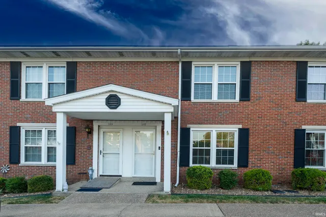 $1,325 | 107 Olde Newburgh Drive, Newburgh, IN 47630