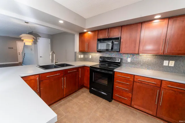 $1,325 | 107 Olde Newburgh Drive, Newburgh, IN 47630