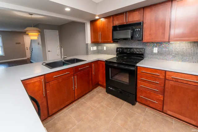 $1,325 | 107 Olde Newburgh Drive, Newburgh, IN 47630