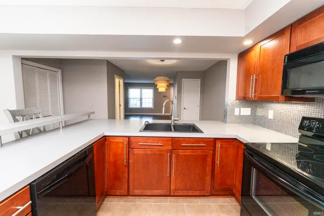 $1,325 | 107 Olde Newburgh Drive, Newburgh, IN 47630