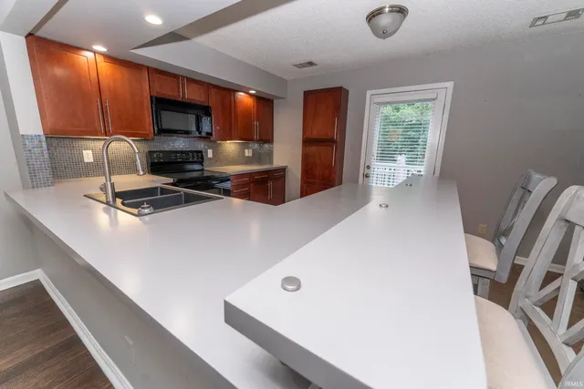 $1,325 | 107 Olde Newburgh Drive, Newburgh, IN 47630