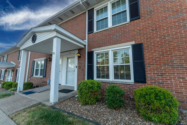 $1,325 | 107 Olde Newburgh Drive, Newburgh, IN 47630