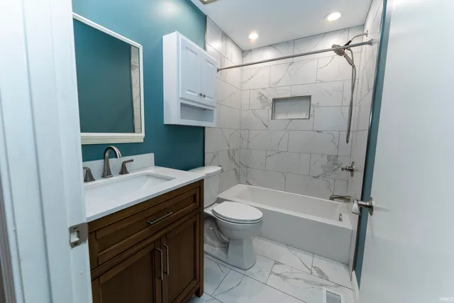 $1,325 | 107 Olde Newburgh Drive, Newburgh, IN 47630