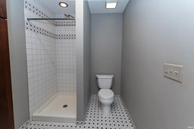 $1,325 | 107 Olde Newburgh Drive, Newburgh, IN 47630