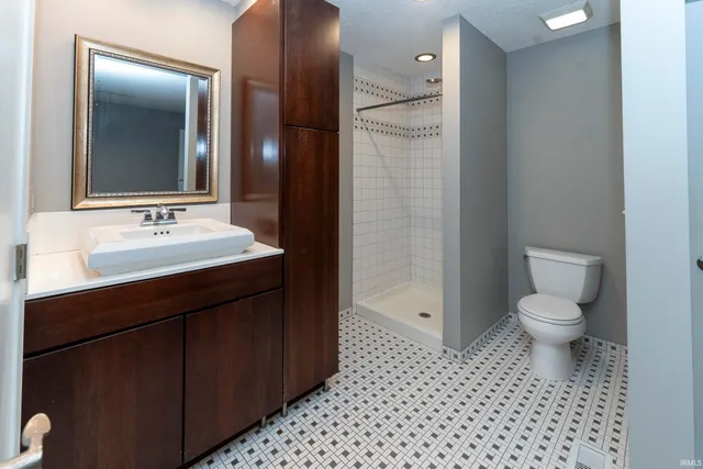 $1,325 | 107 Olde Newburgh Drive, Newburgh, IN 47630