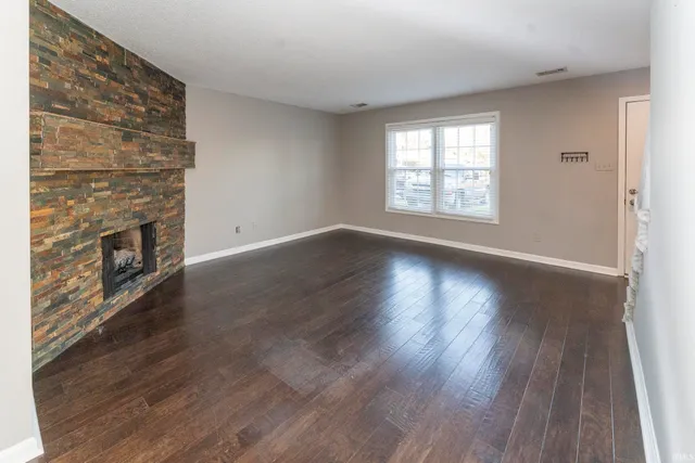 $1,325 | 107 Olde Newburgh Drive, Newburgh, IN 47630