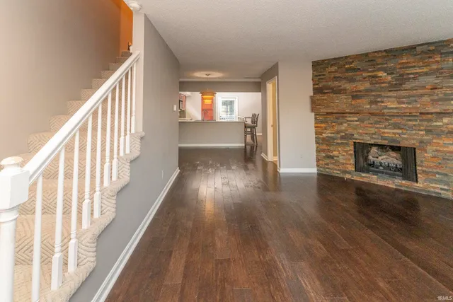 $1,325 | 107 Olde Newburgh Drive, Newburgh, IN 47630