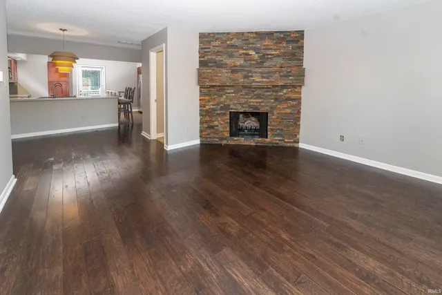 $1,325 | 107 Olde Newburgh Drive, Newburgh, IN 47630