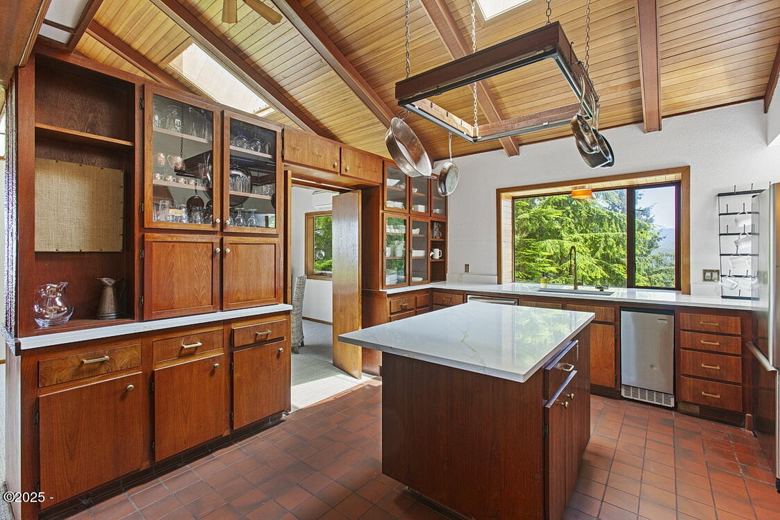 445 Summit View Lane Gleneden Beach, OR 97388 - Photo 13 of 67 Kitchen