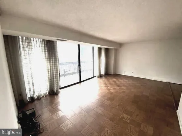 $383,900 | 3800 Fairfax Drive, Unit 207, Arlington, VA 22203