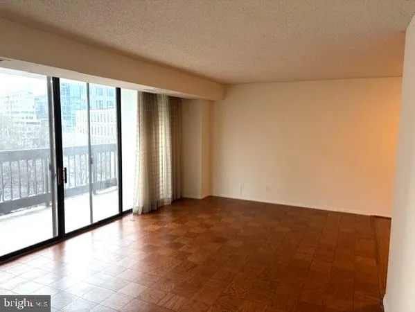 $383,900 | 3800 Fairfax Drive, Unit 207, Arlington, VA 22203