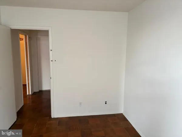 $383,900 | 3800 Fairfax Drive, Unit 207, Arlington, VA 22203