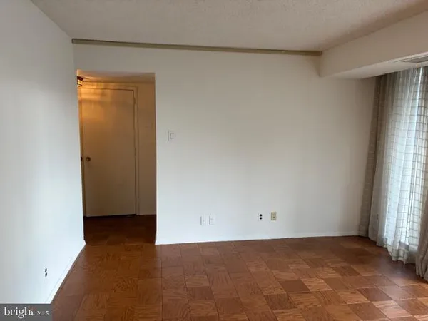 $383,900 | 3800 Fairfax Drive, Unit 207, Arlington, VA 22203