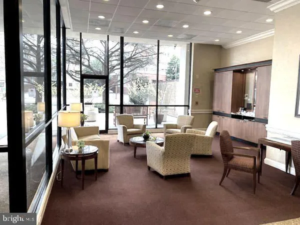 $383,900 | 3800 Fairfax Drive, Unit 207, Arlington, VA 22203
