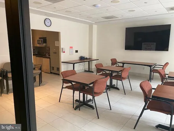 $383,900 | 3800 Fairfax Drive, Unit 207, Arlington, VA 22203
