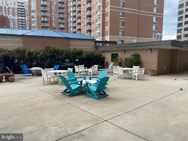 $383,900 | 3800 Fairfax Drive, Unit 207, Arlington, VA 22203