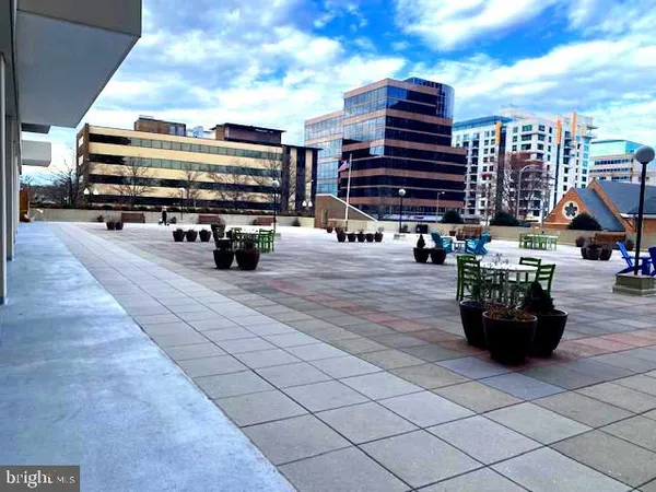 $383,900 | 3800 Fairfax Drive, Unit 207, Arlington, VA 22203